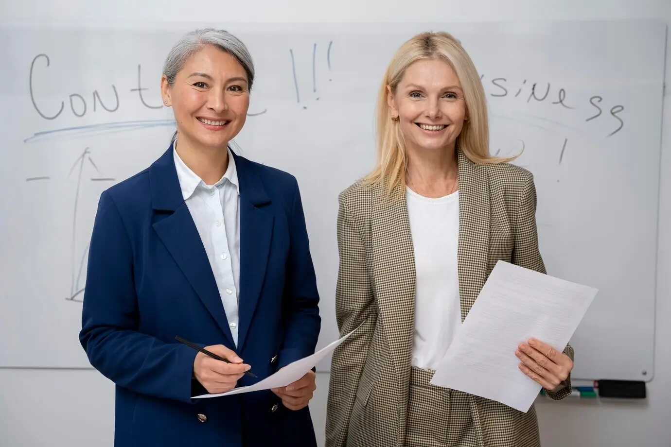 Крупный план команды компании за работой